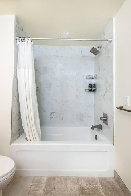 Luxurious Penthouse In Beverly Hills - Sleeps 10 로스앤젤레스 외부 사진