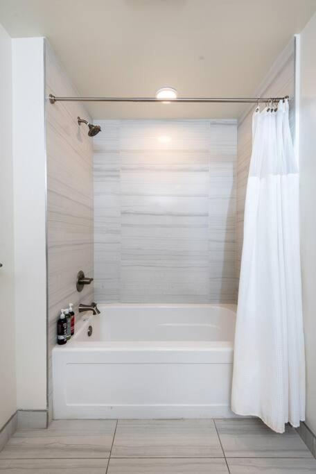 Luxurious Penthouse In Beverly Hills - Sleeps 10 로스앤젤레스 외부 사진